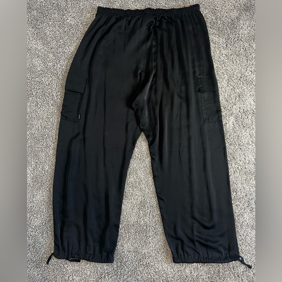 Black Flowy Oversized Cargo Pants - Picture 5 of 10